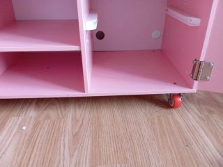 Cocinita de madera rosa
