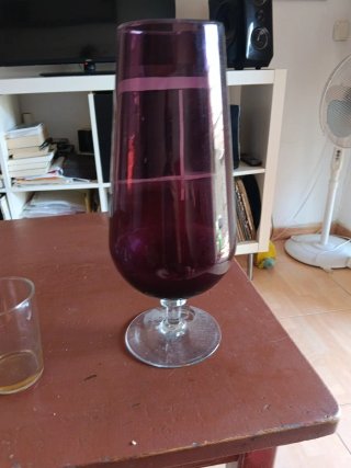 Jarrón de cristal morado