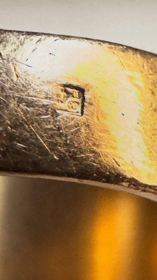 Anillo vintage ancho dorado con sello JS (siglo XX