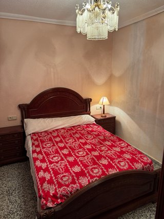 SE ALQUILA  AMPLIA HABITACIÓN PARA PAREJA O 2 PER