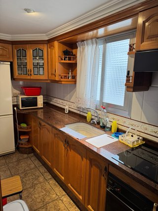 SE ALQUILA  AMPLIA HABITACIÓN PARA PAREJA O 2 PER
