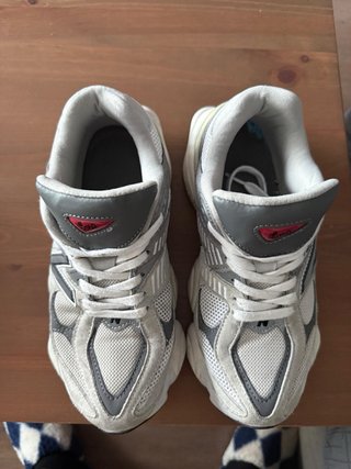 New Balance 9060 Gris y Blanco