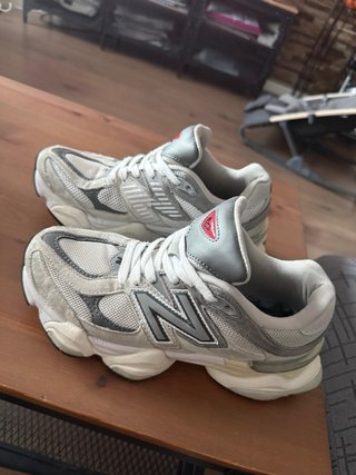New Balance 9060 Gris y Blanco