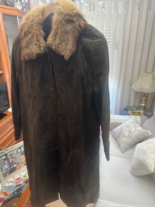 Abrigo ante marrón con cuello de pelo
