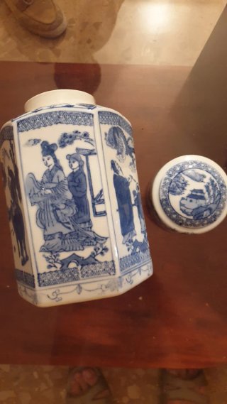 Jarrón porcelana estilo chino azul y blanco