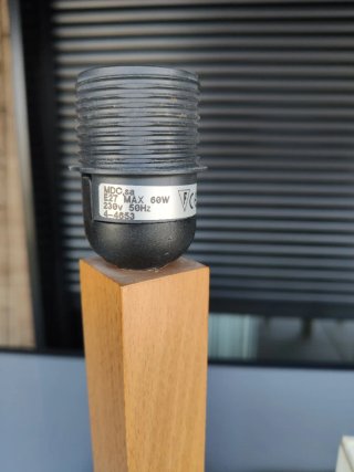 Lámpara de mesa madera y cristal