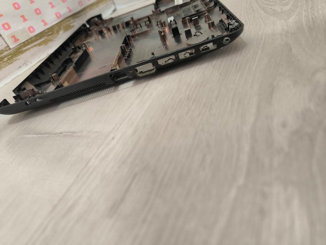Carcassa inferiore ASUS SonicMaster X541 - Come nuova