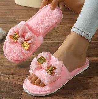 Pantuflas rosas con lazo y oso