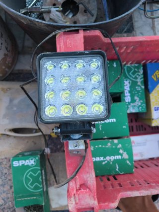 Foco LED 12V hay 2 en cada caja.