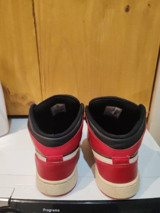 Zapatillas Air Jordan Rojas y Negras