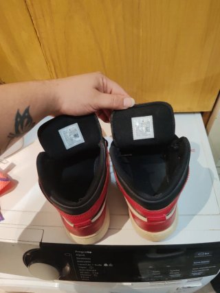 Zapatillas Air Jordan Rojas y Negras