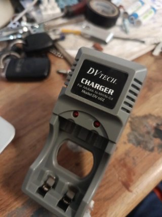Cargador DVTECH DV 602 Pilas AA/AAA