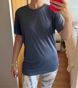 Camiseta deportiva transpirable azul grisáceo