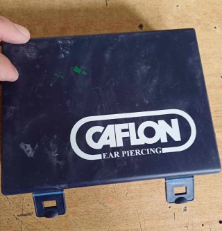 PISTOLA GUN KIT CAFLON FORALOBI ORECCHINI PIERCI..