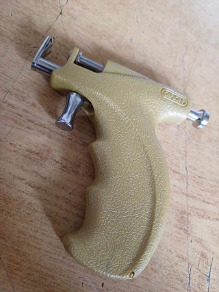PISTOLA GUN KIT CAFLON FORALOBI ORECCHINI PIERCI..