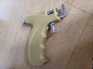 PISTOLA GUN KIT CAFLON FORALOBI ORECCHINI PIERCI..