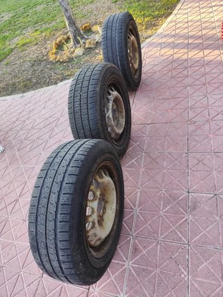 Ruedas Vito R16 y tapacubos Mercedes