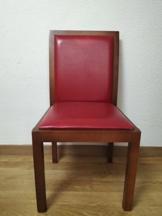 Conjunto de seis sillas. Polipiel y Madera Marrón/