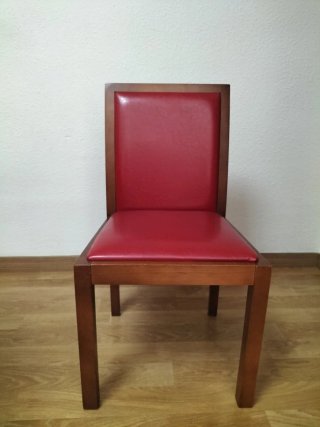 Conjunto de seis sillas. Polipiel y Madera Marrón/