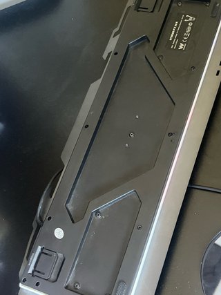 Teclado Woxter con luces RGB
