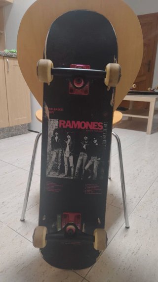 Skate Globe Edición Ramones