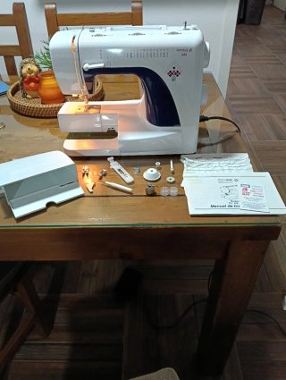 Máquina de coser AstraLux 221