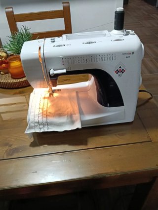 Máquina de coser AstraLux 221