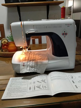 Máquina de coser AstraLux 221