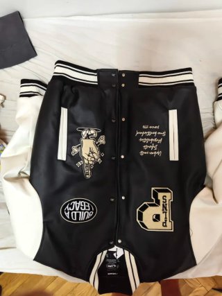 Chaqueta Beisbolera blanca y negra