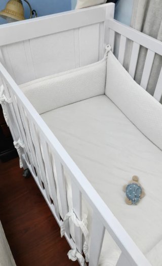 Cuna madera en color blanco para bebé con colchón