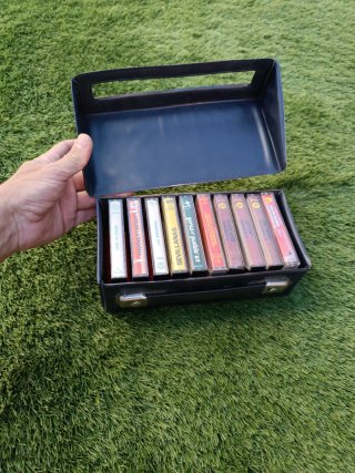 Porta cassettes antiguo
