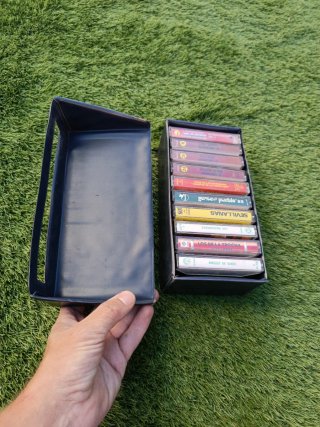 Porta cassettes antiguo