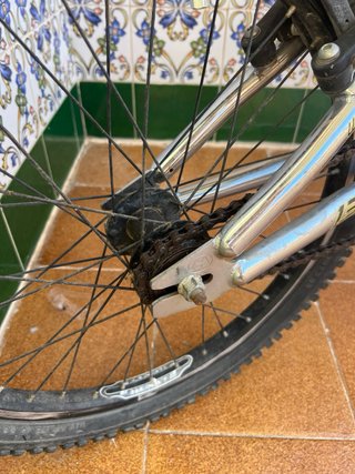 Bicicleta BMX plateada