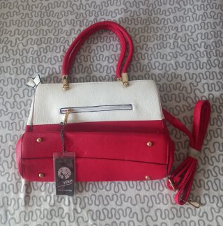 Bolso rojo y blanco