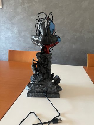 Figura Spider-Man Venom con luces