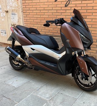 Yamaha XMAX 300 Marrón