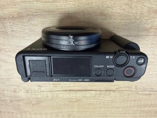 Cámara compacta Sony Negra