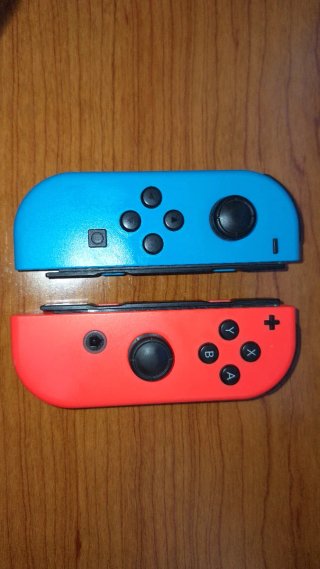 Nintendo Switch v1 con Joy-Con