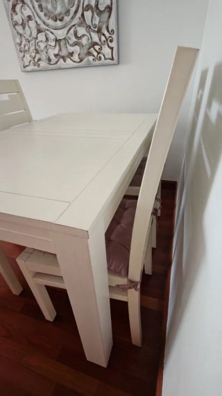 Mesa extensible y 4 sillas Banak
