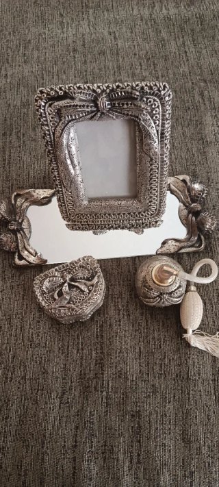 Conjunto de tocador antiguo en buen estado