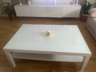 Mesa de centro blanca lacada con cristal biselado