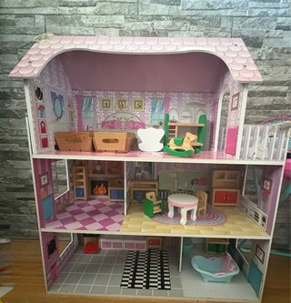 Casa de muñecas de madera