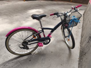 Bicicleta niña 24 B'Twin paseo semi-nueva