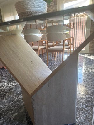 Mesa de cristal y piedra beige
