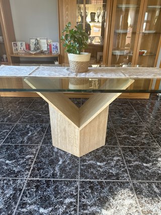 Mesa de cristal y piedra beige