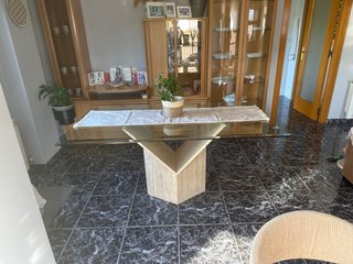 Mesa de cristal y piedra beige