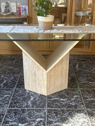 Mesa de cristal y piedra beige