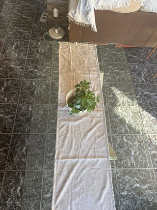 Mesa de cristal y piedra beige