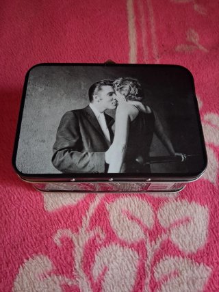 Lote Elvis Presley: Mini-maletas y periódico