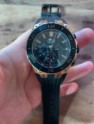 Reloj Lotus Cronógrafo Negro y Dorado